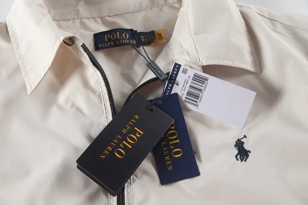 P316 Color: black/light card/off-white Size: S M L Customized two-color webbing strip on the back collar, with zippered side pockets inside ✅ - POLO brand zipper, genuine leather zipper piece, dark and light two-color buttons ✅ - RL25SS new jacket fabric is made of lightweight polyester fiber, windproof and waterproof, lighter, suitable for travel or daily outdoor sports, simple line design and wide and neat tailoring, unisex style for both men and women, good for commuting, classic and durable